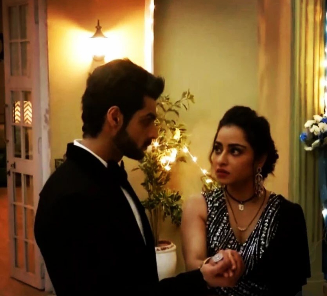 Channa Mereya Upcoming Story: Aditya to stop Ginni from leaving the house?  | SerialGossip